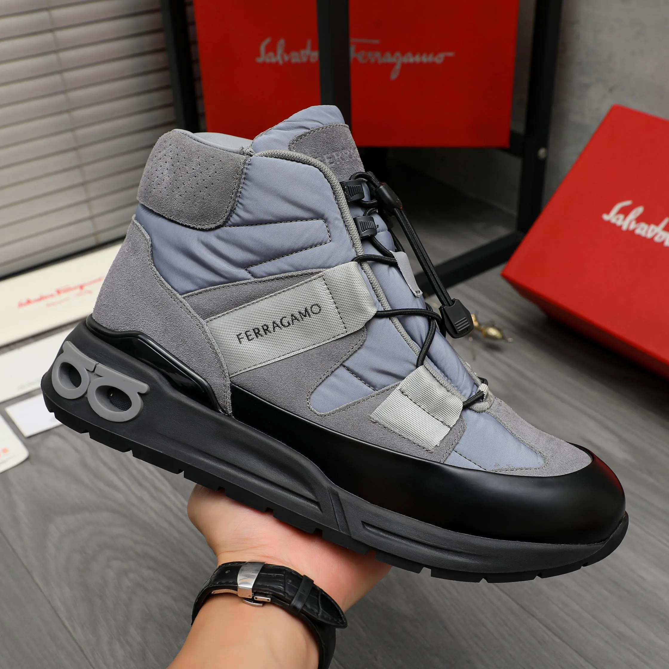 Men's shoes 💰640 Product trademark: Ferragamo "Ferragamo" high-top casual shoes Regular size: 38-46 (45.46 is custom-made and non-returnable) Product materials: Selected frosted cowhide stitching cloth upper, cowhide lining, original outsole